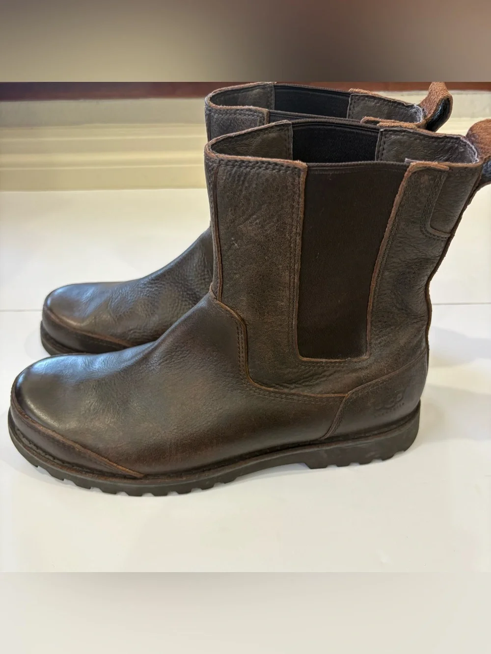 UGG Australia Herrick Boots Men's 9.5 Brown Chelsea  Leather 3032 Pull On Boots